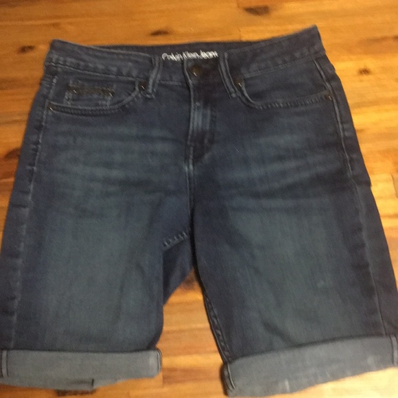 Cute Women’s Calvin Klein Shorts - Picture 3 of 3